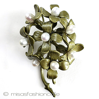 （画像用） 真珠のフラワーブーケ ボタニカル・ブローチ