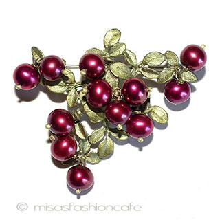 （画像用） マイケルミショーブローチ 真珠のクランベリー