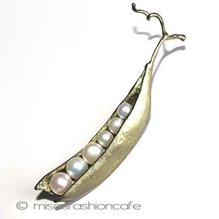 （画像用） マイケルミショーブローチ ６真珠 さやえんどう豆