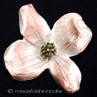 （画像用） マイケルミショー　再販！ ハナミズキの花ブローチ