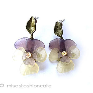 （画像用） すみれパンジー花ピアス