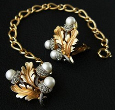 （画像用） クラウンTrifari　ブローチ