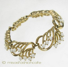 （画像用） クラウントリファリ Trifari 白い花