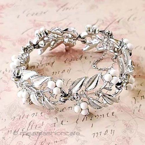 （画像用） ヴィンテージジュエリー Coro　木の実ベリー