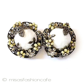 （画像用） Robert　イヤリング フラワーミルクガラス