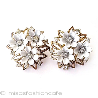 （画像用） Trifari　 トリファリ 白花ブーケイヤリング