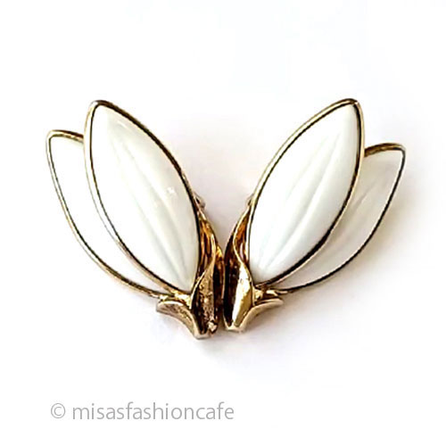 （画像用） Trifari　 トリファリ ガラスの花イヤリング