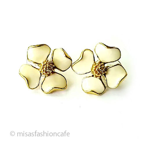 （画像用） Trifari　 トリファリ ハナミズキの花ピアス