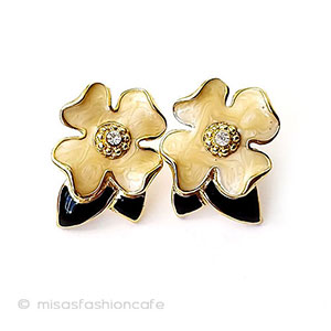 （画像用） Trifari　 トリファリ ハナミズキの花ピアス