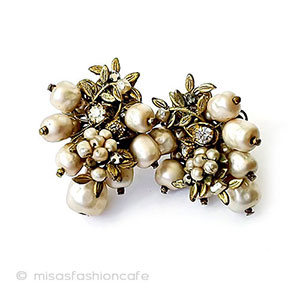 （画像用） DeMarioNY刻印イヤリング バロックパール花ブーケ