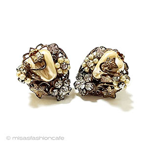 （画像用） Robert刻印　花イヤリング バロックパール&ストーン