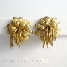 （画像用） Kramer刻印イヤリング 　タッセル フラワー