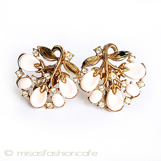 （画像用） Trifari　 トリファリ ピンクの花イヤリング