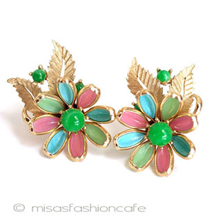 （画像用） Ｔｒｉｆａｒｉ　トリファリ ガラスの花イヤリング