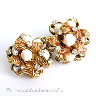 （画像用） Ｒｏｂｅｒｔ　イヤリング バロックパールの花