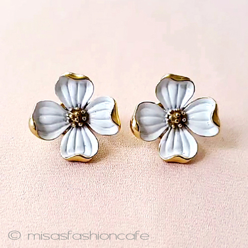 （画像用） ヴィンテージイヤリング トリファリ　ハナミズキ