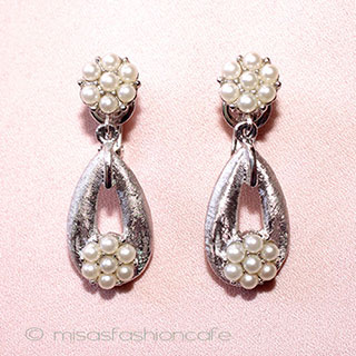 （画像用） Ｔｒｉｆａｒｉ　 トリファリ パールの花イヤリング