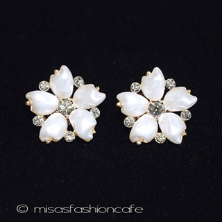 （画像用） クラウン　トリファリ Trifari　花イヤリング