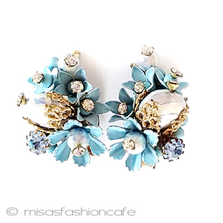（画像用） ヴィンテージイヤリング 水色エナメルの花ブーケ