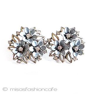 （画像用） Trifari　 トリファリ 水色の花　イヤリング