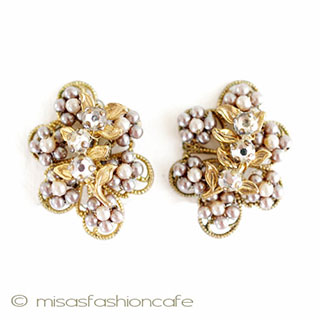 （画像用） ヴィンテージイヤリング ベージュパールのお花