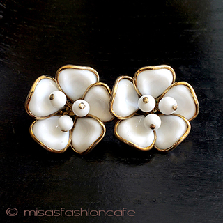 （画像用） Trifari　トリファリ ガラスの花イヤリング