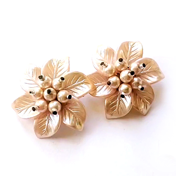 （画像用） ビンテージイヤリング ピンクパールのお花