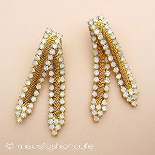 （画像用） 乳白色RS イヤリング