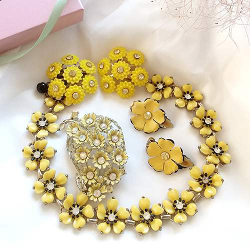（画像用） ヴィンテージジュエリー 「黄色の花」4点セット