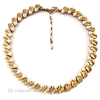 （画像用） Ｔｒｉｆａｒｉ　パール ヒイラギの葉ネックレス