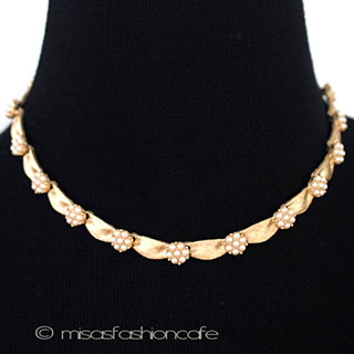 （画像用） Ｔｒｉｆａｒｉ　 トリファリ パール小花ネックレス