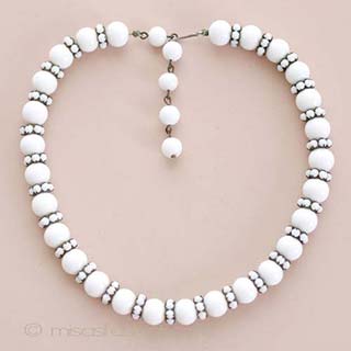 （画像用） ミルクガラス　ネックレス