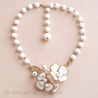 （画像用） Ｔｒｉｆａｒｉ　 トリファリ ガラスのお花ネックレス