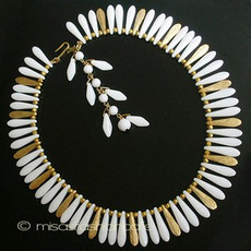 （画像用） Trifari　 トリファリ ミルクガラスｘゴールド