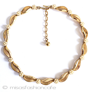 （画像用） Ｔｒｉｆａｒｉ　 トリファリ パール小花　ネックレス