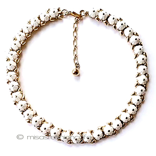 （画像用） ヴィンテージジュエリー トリファリ　白い小花