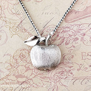 （画像用） Trifari　 トリファリ 林檎　ネックレス