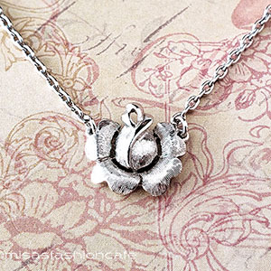 （画像用） Trifari　 トリファリ 薔薇の花ネックレス