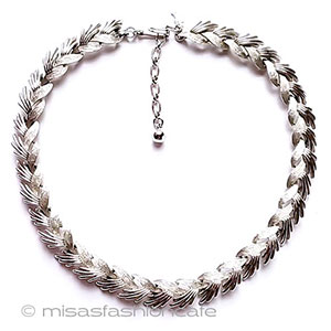 （画像用） Trifari　 トリファリ 銀の蔓りぼんリース