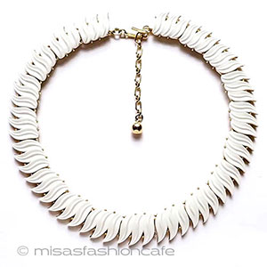 （画像用） Trifari　 トリファリ 白葉レースネックレス