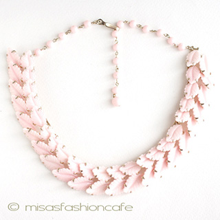 （画像用） ピンクの葉　ネックレス