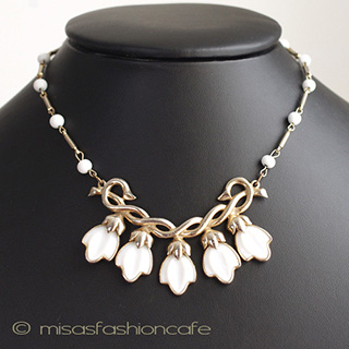 （画像用） ミルクガラス花ネックレス