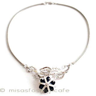 （画像用） Ｔｒｉｆａｒｉ　 トリファリ お花　ネックレス