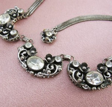 （画像用） アンティーク豪華ネックレス 透かしシルバーフラワー