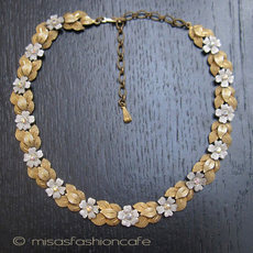 （画像用） 金銀フラワーネックレス