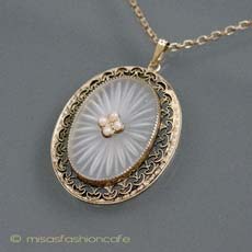 （画像用） WhitingDAVIS グラスネックレス