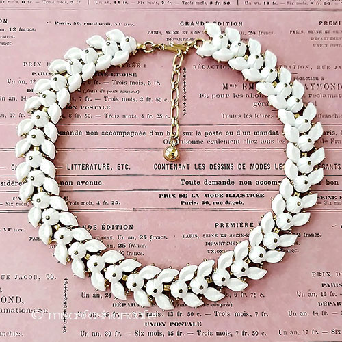 （画像用） ヴィンテージネックレス トリファリ　白いお花