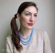 （画像用） 水色ガラス3連ネックレス