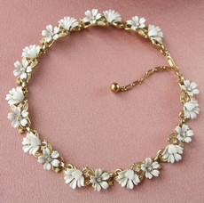 （画像用） Trifari　お花ネックレス