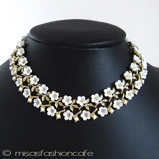 （画像用） 白い小花 ネックレス